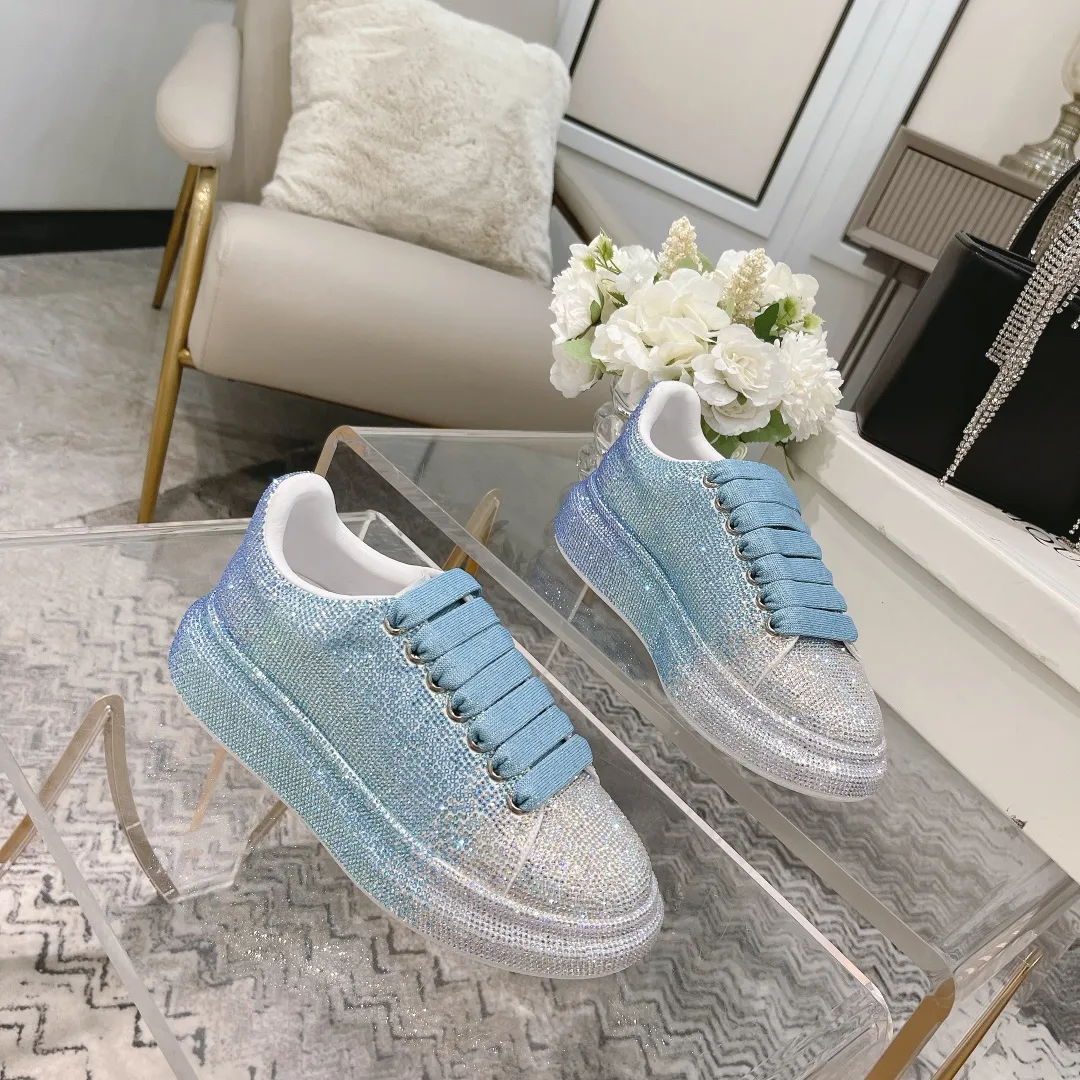 👟👟Ex-factory price 560👟👟 Men's size +10 2025SS McQueen crystal inlaid large and small diamond casual shoes counter original 1:1 production Fabric: imported silk velvet + imported Czech diamonds Lining: sheepskin lining Code number: 35-41 Male 39/44
